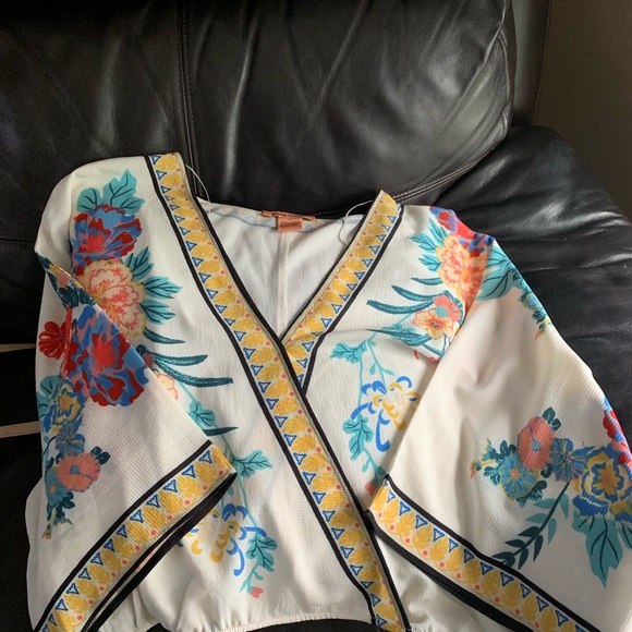 Summer top! - Picture 2 of 4